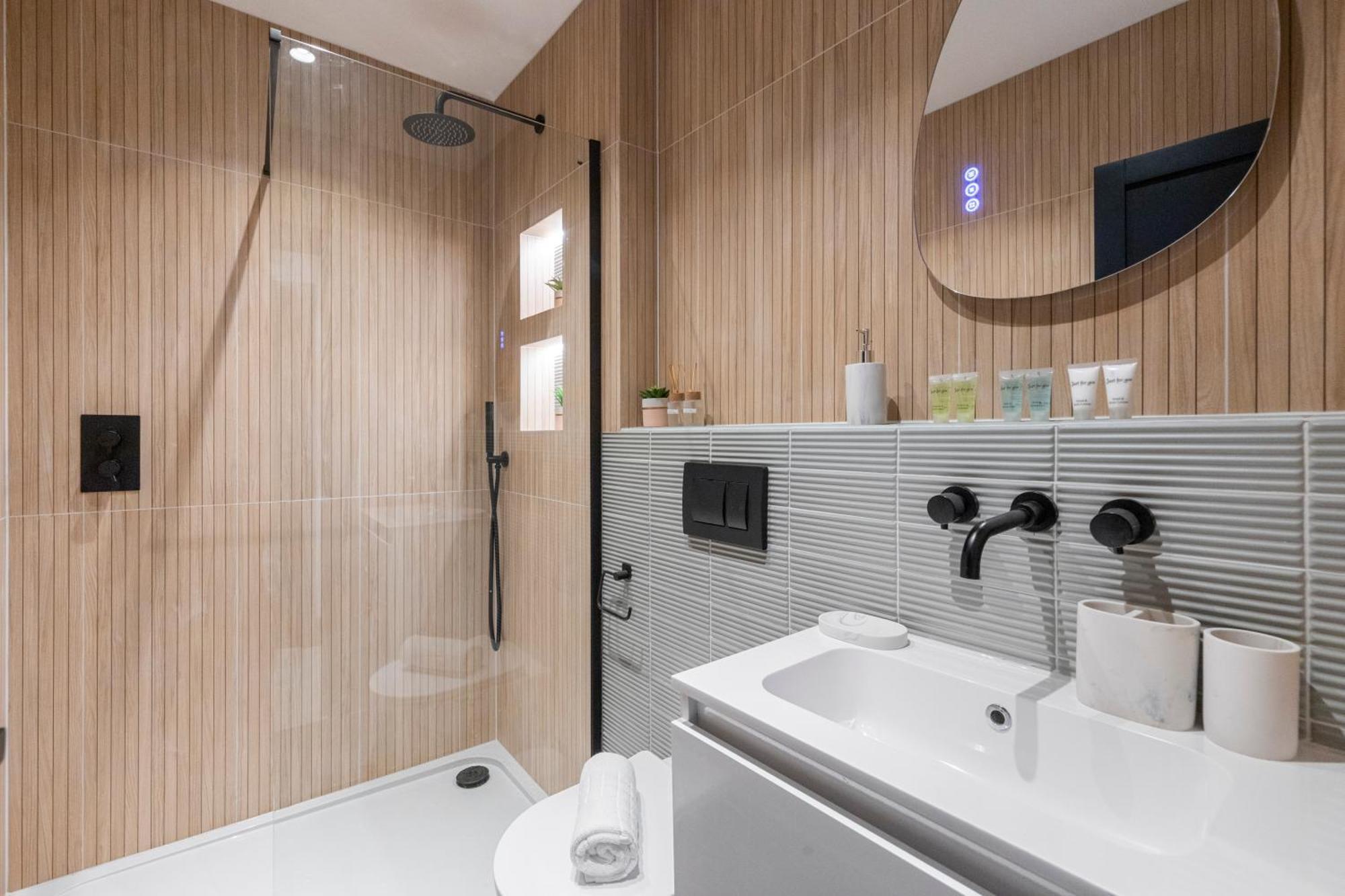 Ferienwohnung Unwind In Style 2Br With Cozy Backyard For Groups London Exterior foto